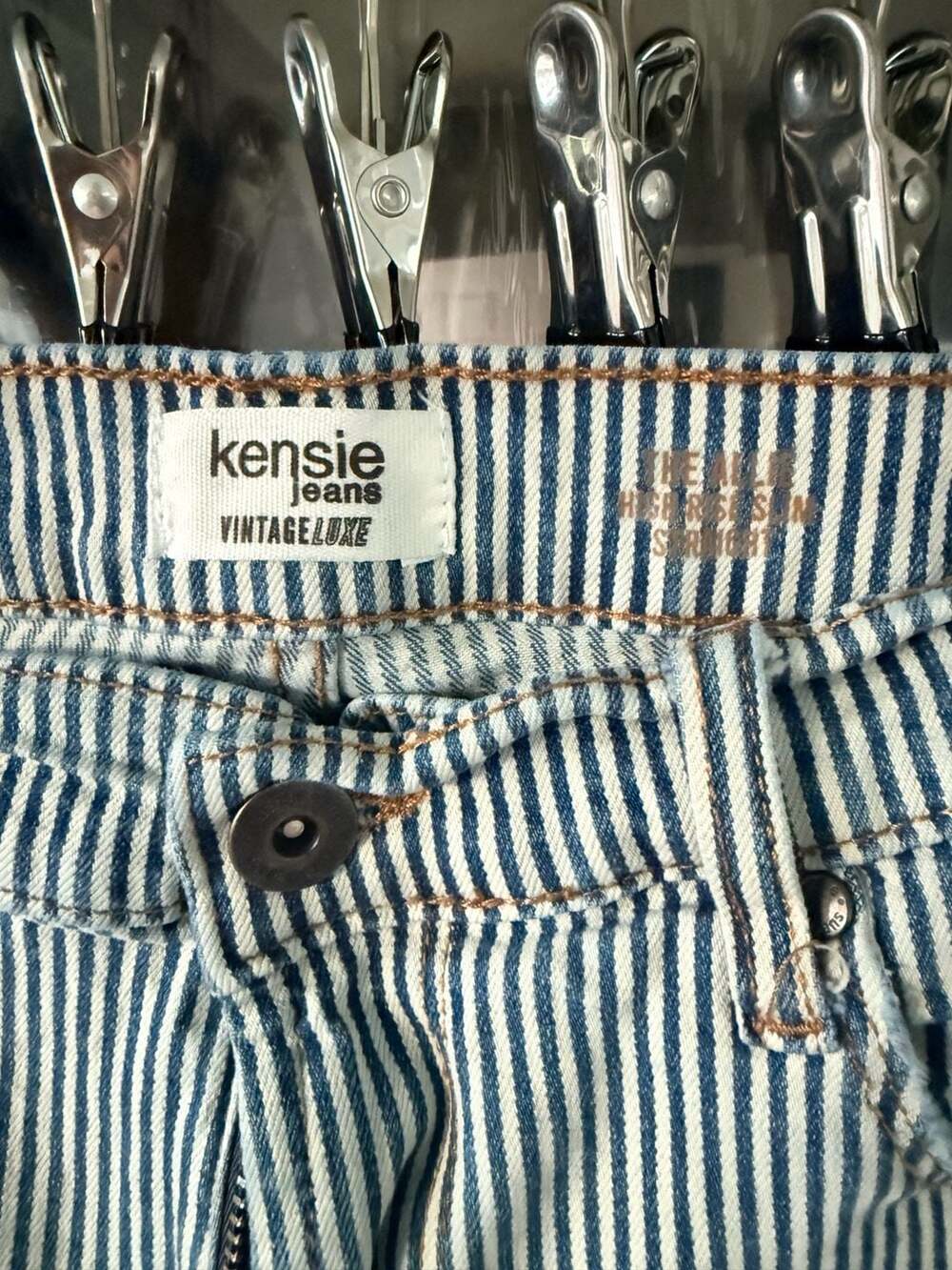 Kensie Jeans The Allie High Rise Slim Straight Striped Raw Hem Jeans Size 10/30 - Picture 3 of 5